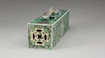 A rare famille verte scroll weight, Qing dynasty (1644-1912).