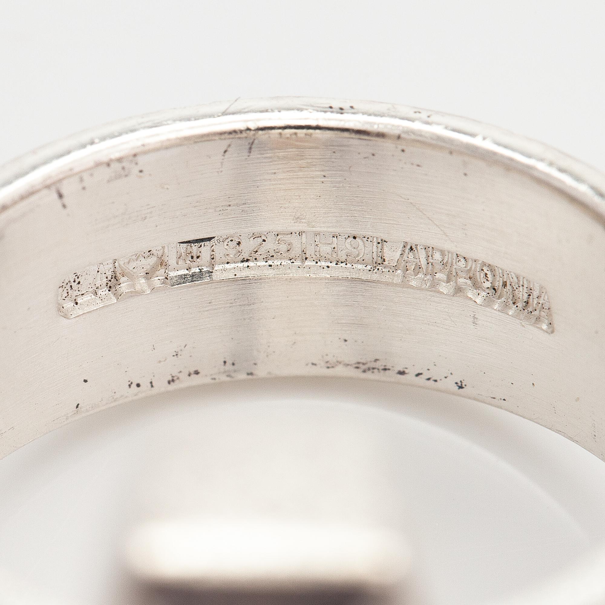 Björn Weckström, Ring "Luminoso", sterlingsilver, munsteinerslipad bergskristall. Lapponia 2009.
