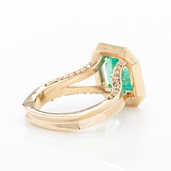 Ring, with an octagonal step-cut emerald and diamonds. Accompanied by GIA certificate.