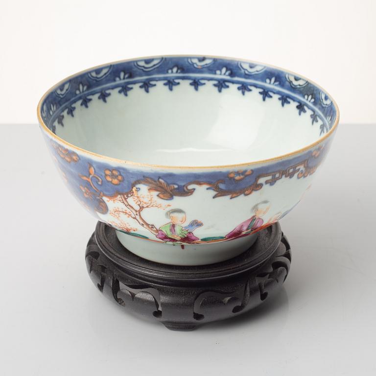 A porcelain bowl, China, Qianlong (1736-95).
