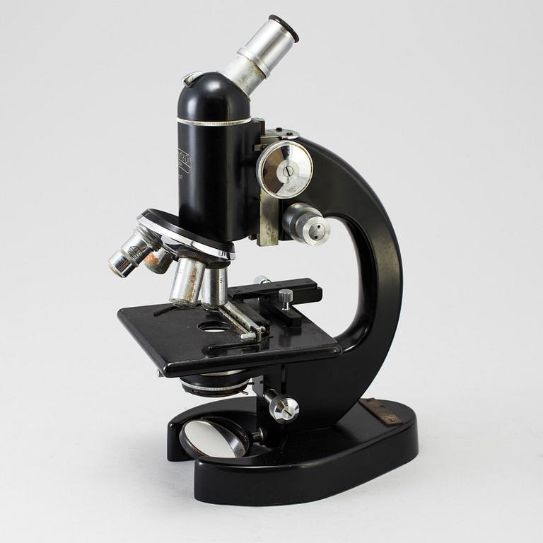 A microscope by Steindorff &Co, Berlin, in the first half of the 20th century.