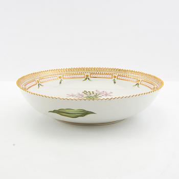 Bowl "Flora Danica" Royal Copenhagen Denmark 1965 porcelain.