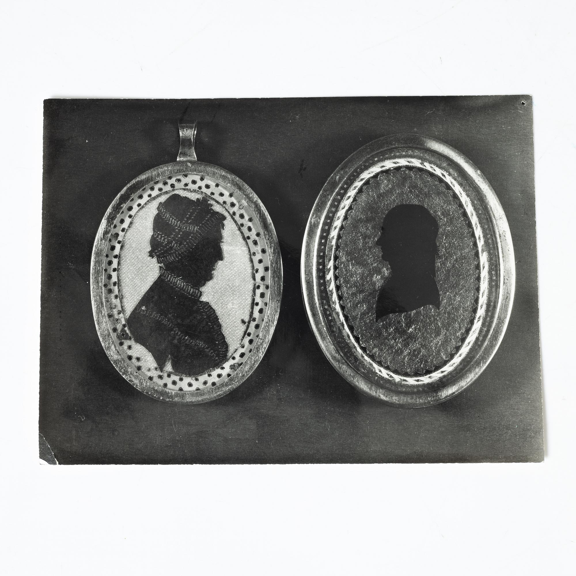 Siluettporträtt, två stycken, omkring år 1800, Sengustavianska.