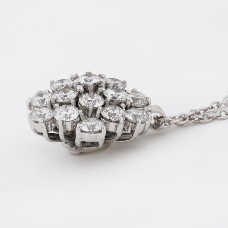 A brilliant cut diamod pendant from Milano, Italy.