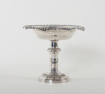 SKÅL PÅ FOT, silver. Gustaf Folcker, senempire 1840.