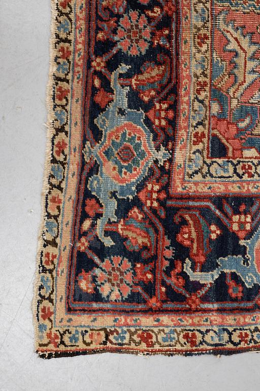 A carpet, semi-antique Heriz, ca 376-373,5 x 267 cm.