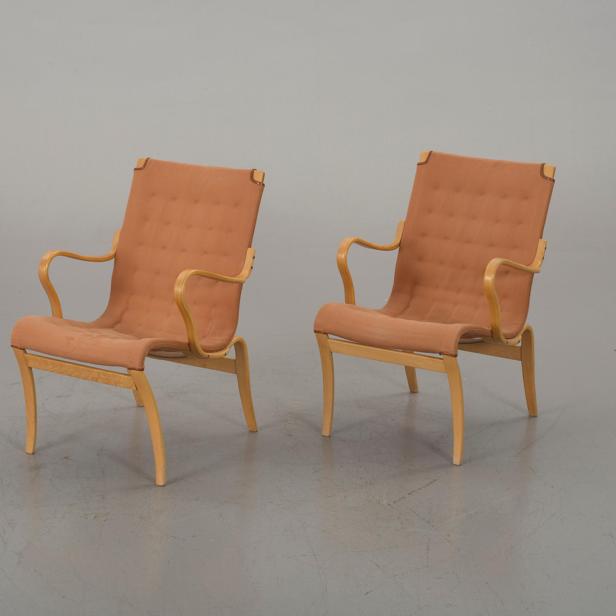 A PAIR OF BRUNO MATHSSON "MINA" ARMCHAIRS, Bruno Mathsson International.
