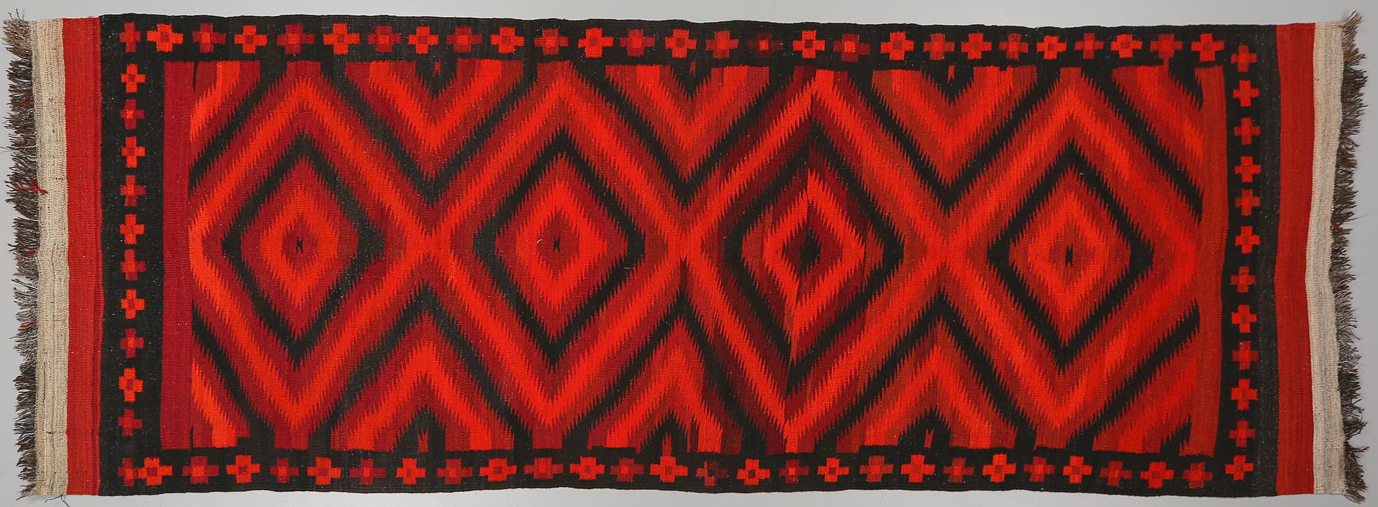 MATTA, Kelim, 1900-talets senare del, 380 x 132 cm.