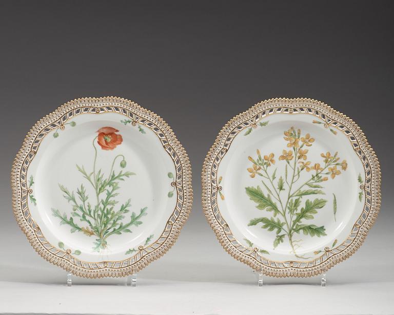 A set of 14 Royal Copenhagen 'Flora Danica' plates, Denmark, 20th Century.