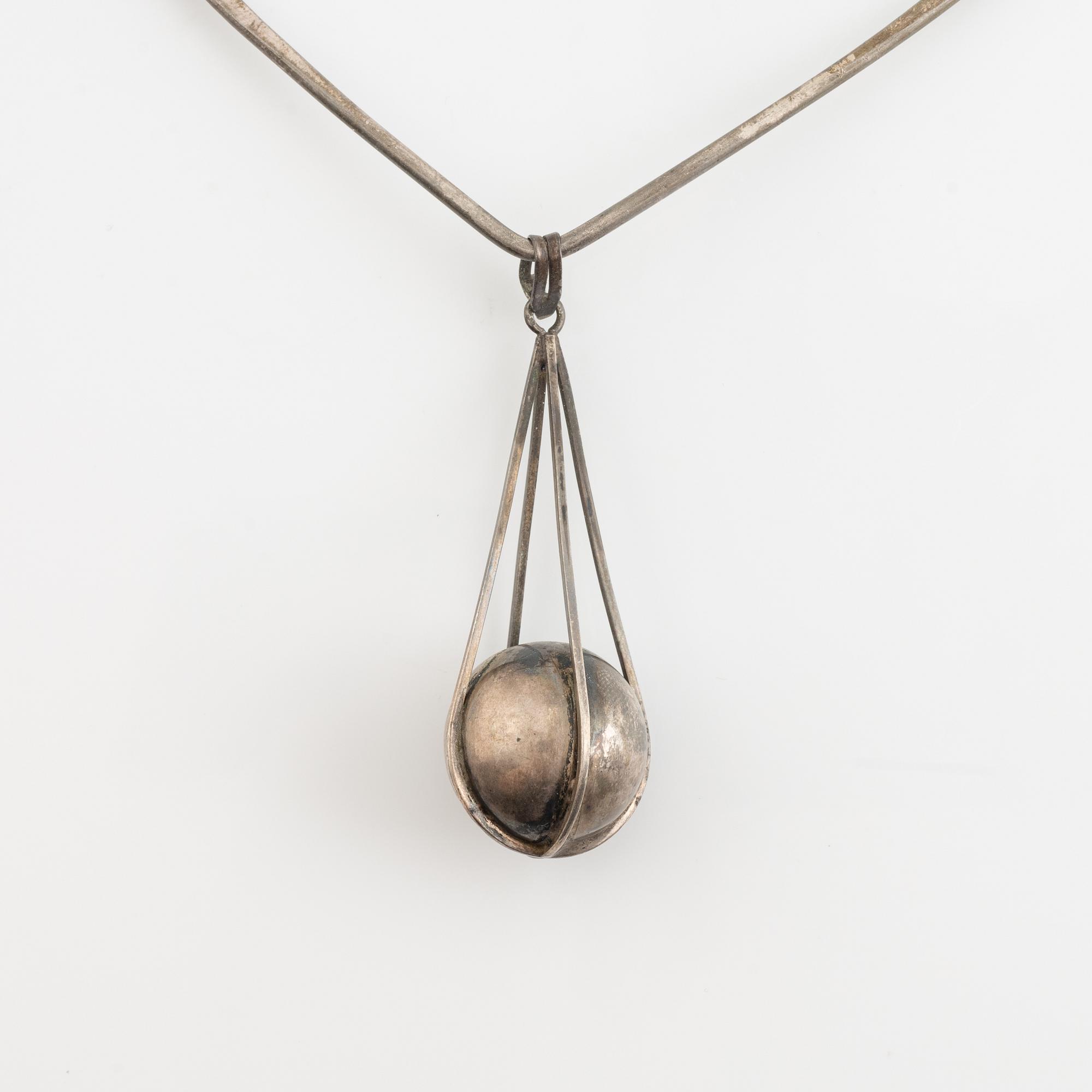 Silver necklace with pendant.