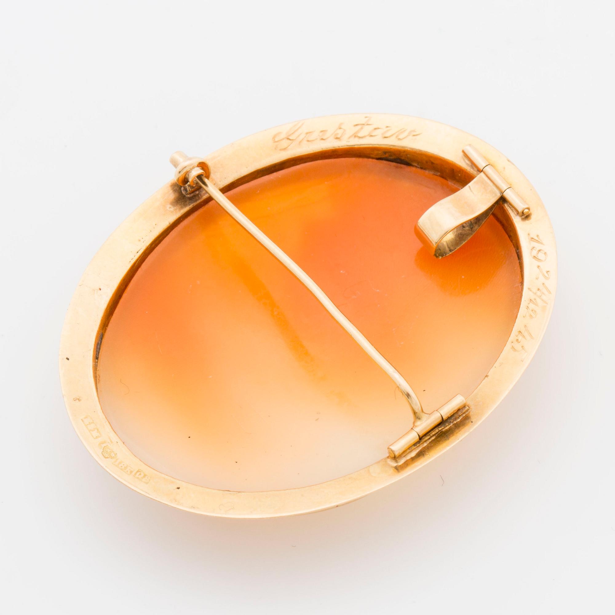 HÄNGE/BROSCH, med snäckskalscamé, 1942,