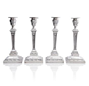 360. Four early 20th century silver candlesticks, marks of Hawksworth, Eyre & Co Ltd, Sheffield, England 1904-1906.