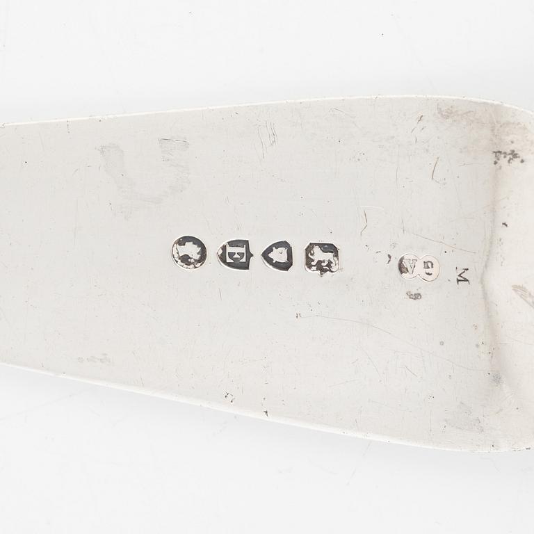 Raguskedar, 2 st, samt soppslev, silver, bl a Elizabeth & John Eaton, London 1859.