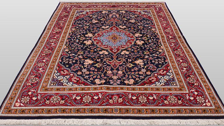 A Saruk carpet, 205 x 152 cm.