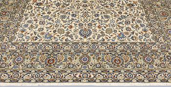 A Keshan carpet, approx. 385 x 270 cm.