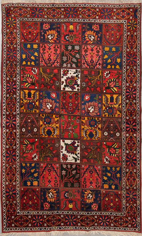 MATTA, semiantik, Bahktiari, ca 303 X 214 cm.