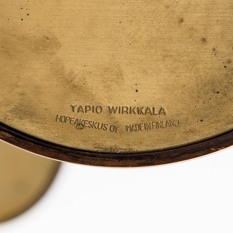 Tapio Wirkkala, kynttilänjalkapari, "Trumpetti", pronssia, leimattu Tapio Wirkkala, Hopeakeskus Oy Made in Finland.