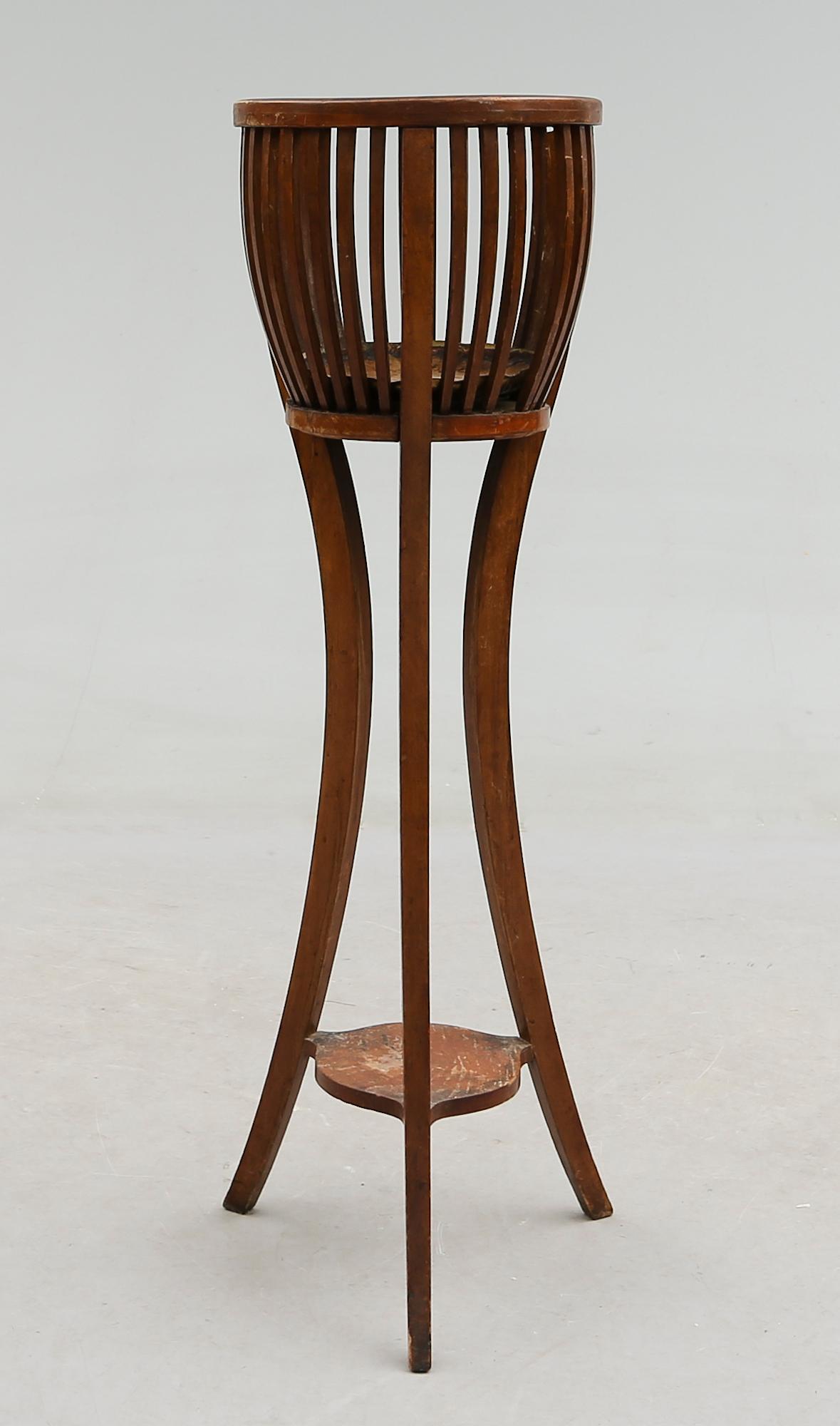 PIEDESTAL, omkring år 1900.