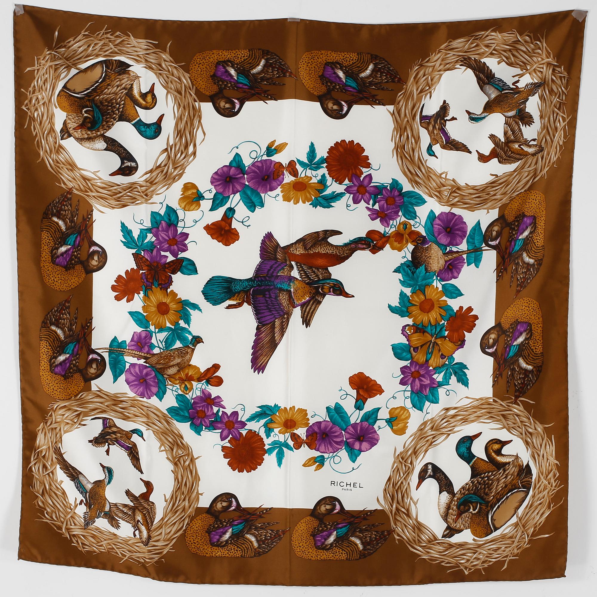 SCARVES, 3 st, Daks, Escada och Richel.