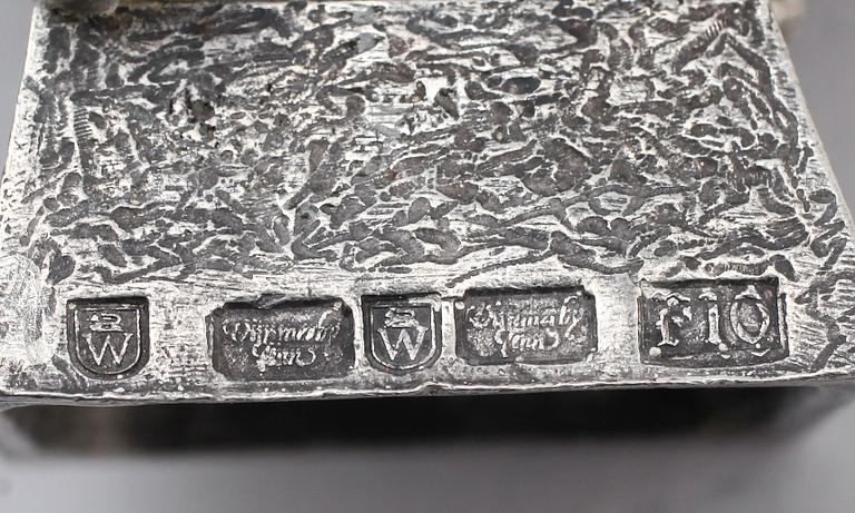 HENRY GUSTAFSSON, skulptur, "Lyftet", tenn och sten, 1989.