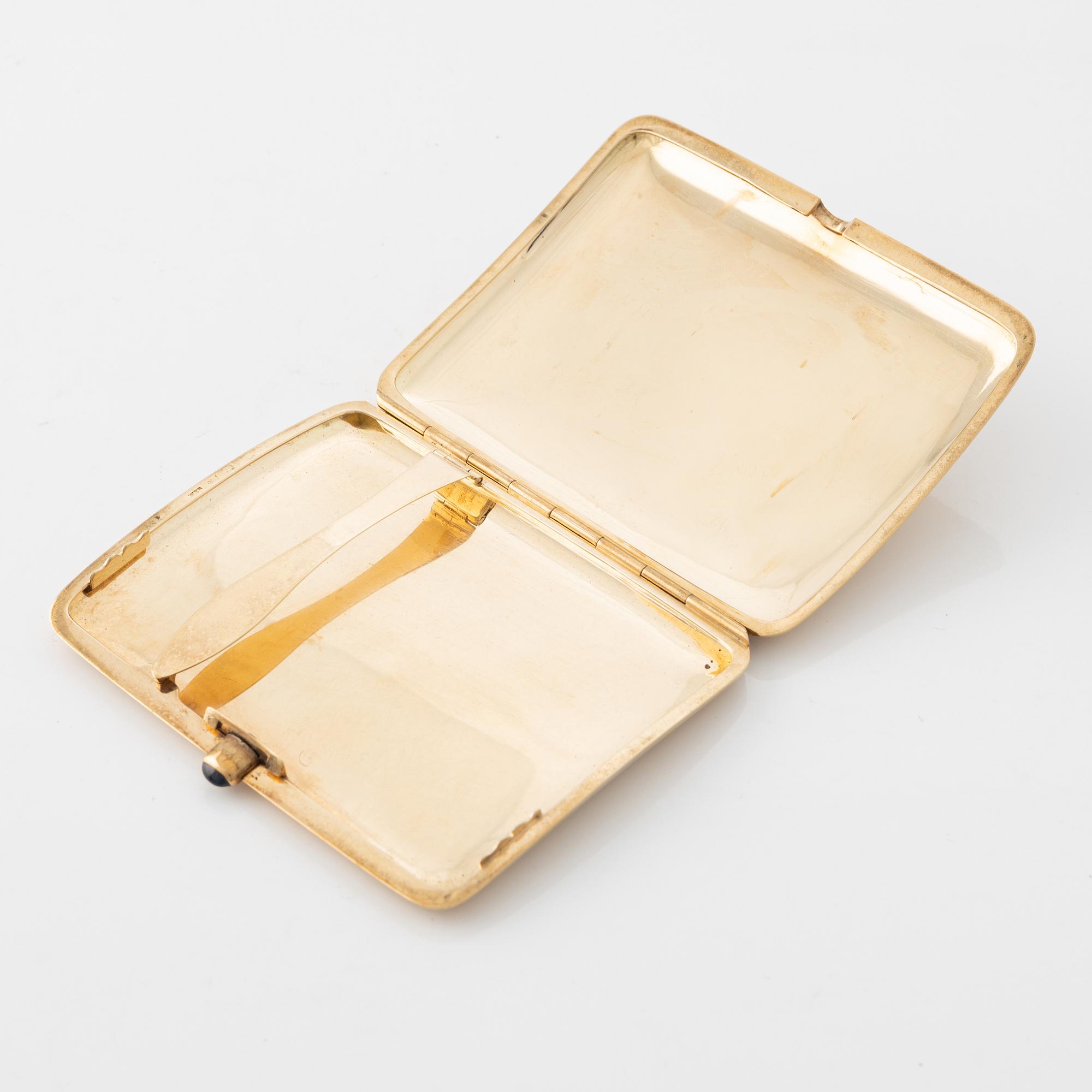 A 14 carat gold cigarette case.