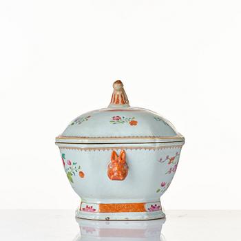 A famille rose tureen with cover and stand, Qing dynasty, Qianlong (1736-95).