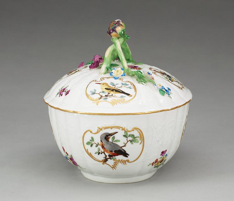 TERRIN med LOCK, porslin. Meissen, Marcolinis period (1774-1814).