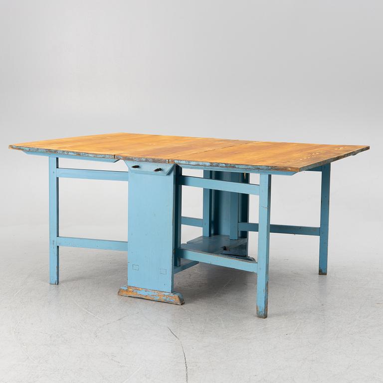 Drop-leaf table, 19th Century.