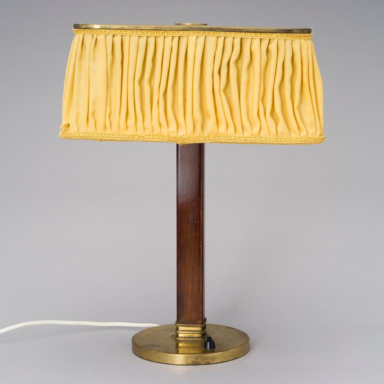 PAAVO TYNELL, A TABLE LAMP. Model 5066, manufactured by Taito Oy, 1940s.