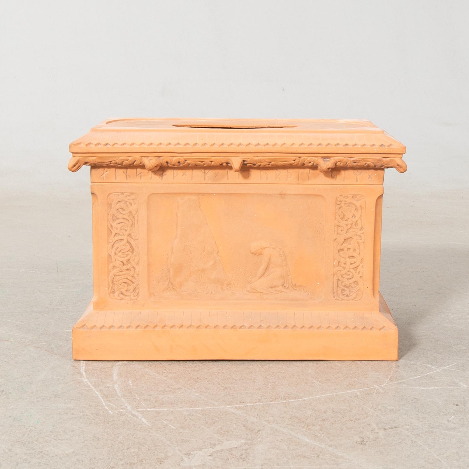 Johan Peter Molin,efter "Bältesspännarna"  L Hjorths terrakottafabrik Bornholm Danmark 1900-talets början.