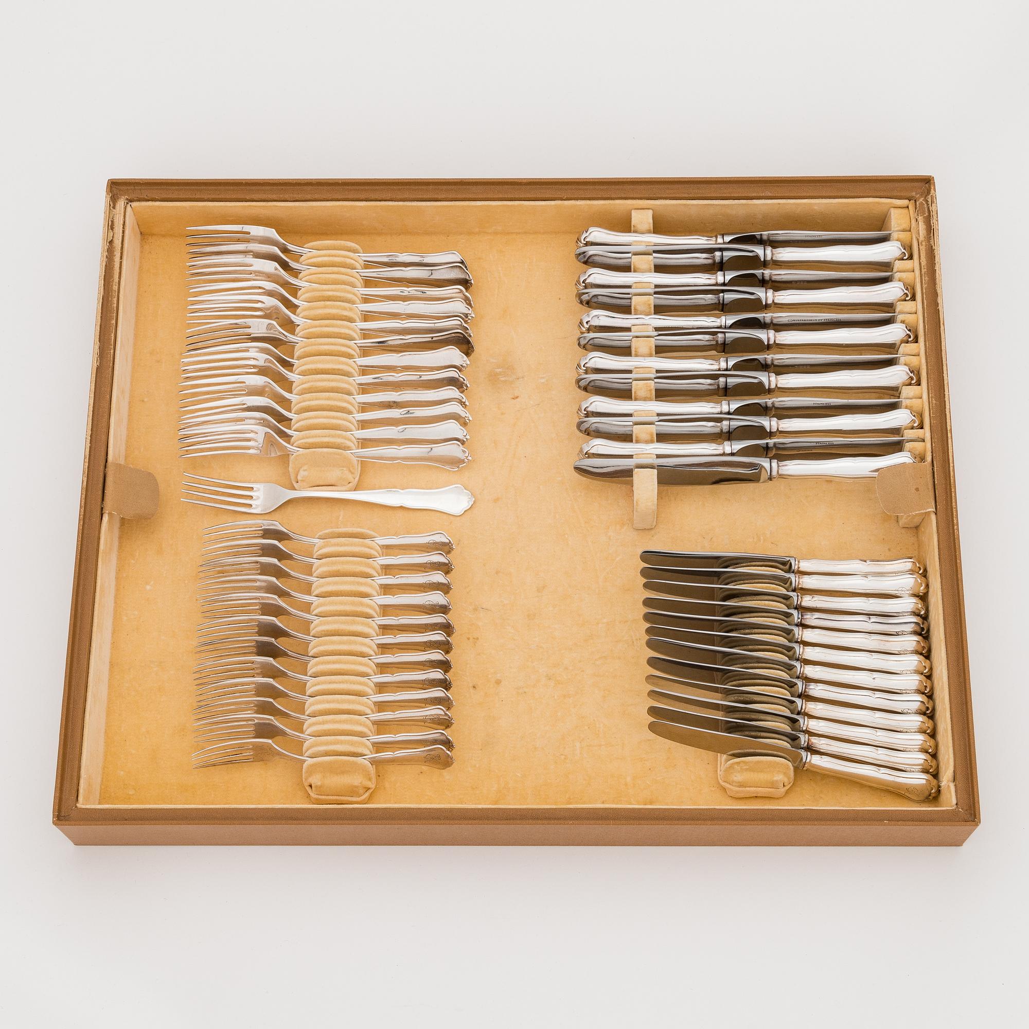 A 112-piece set of silver cutlery in lined wooden box, 'Chippendale', Kultakeskus, Hämeenlinna 1951-2006.