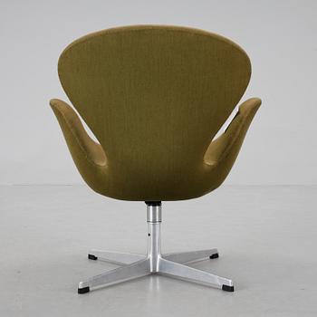 FÅTÖLJ, "Svanen", Arne Jacobsen, Fritz Hansen, Danmark.