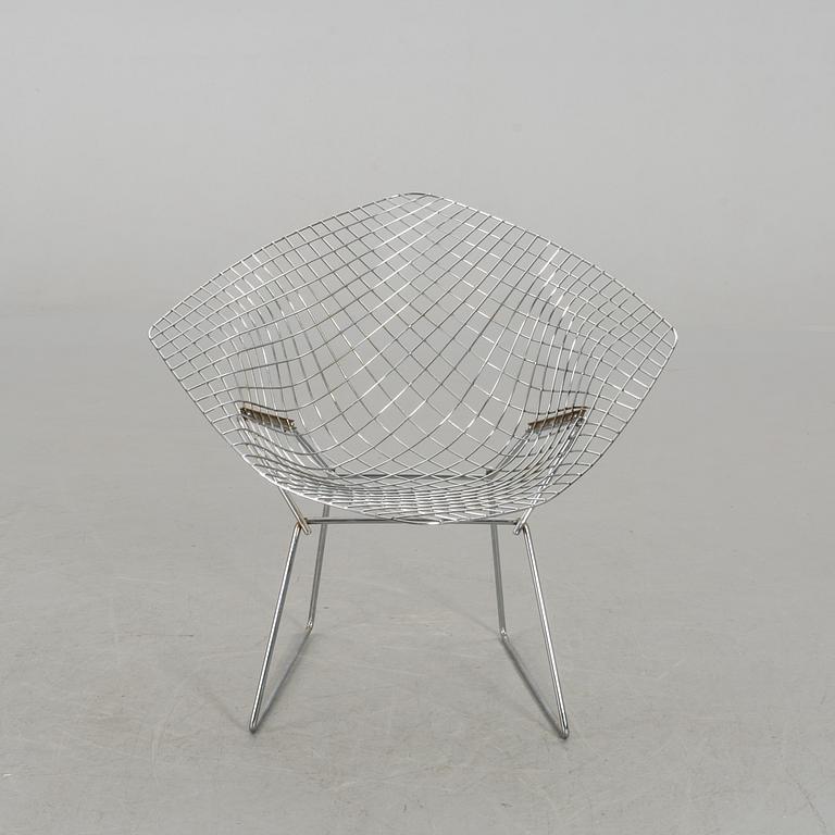 A HARRY BERTOIA DIAMOND CHAIR.