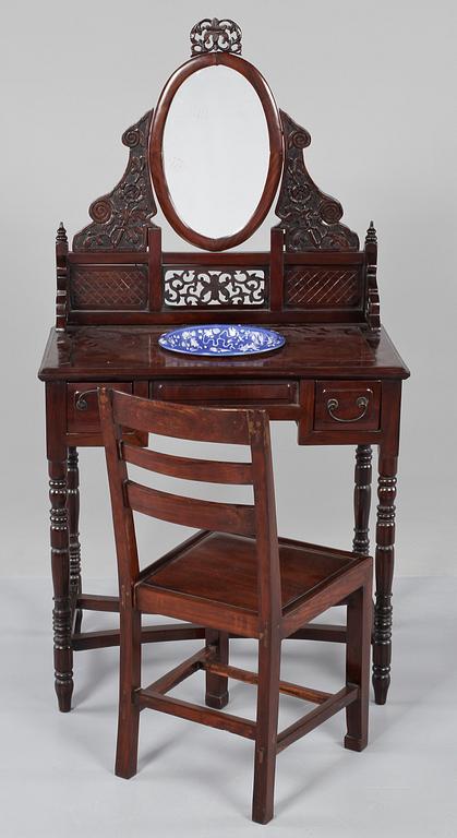 TOALETTBORD samt STOL, orientaliskt, 1900-talets senare hälft.