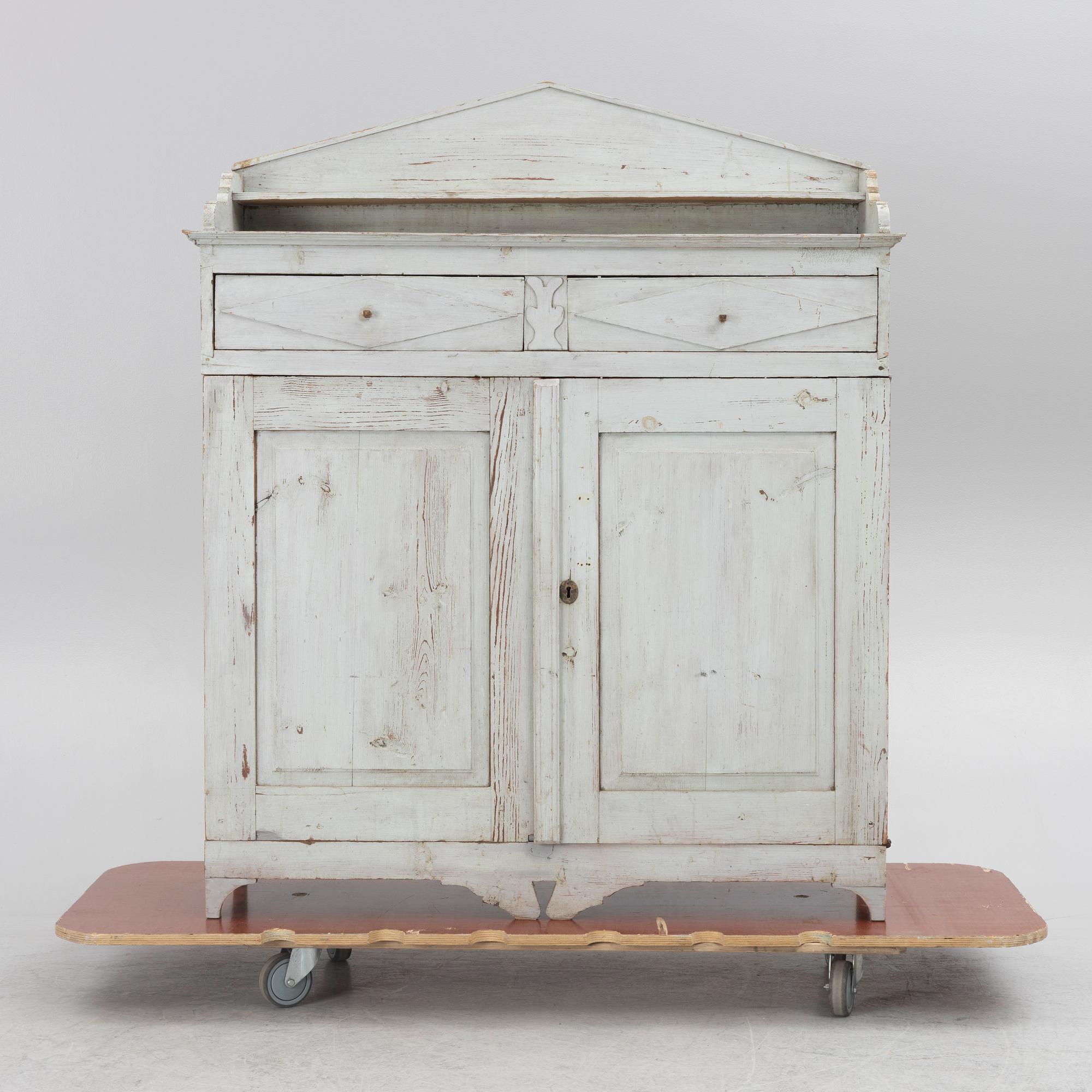 Sideboard.