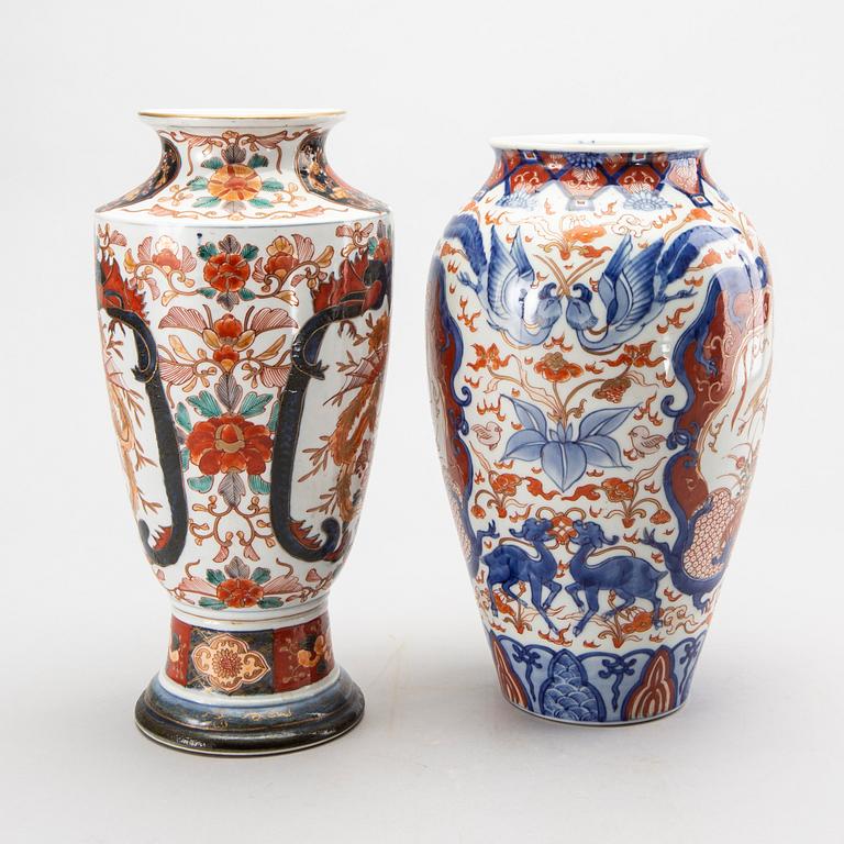 Vaser, 2 st, Japan Imari, Meiji (1868-1912) porslin.