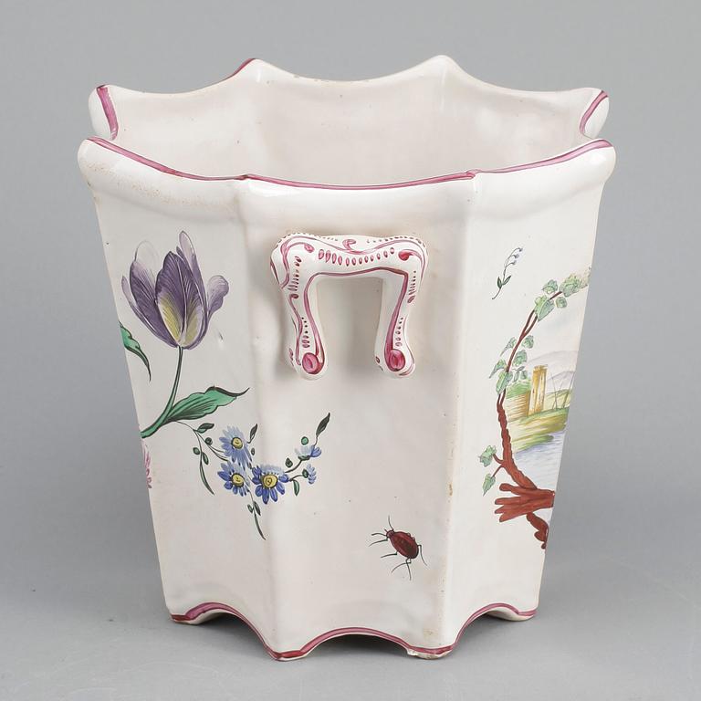 YTTERFODER, fajans, Frankrike, 1800-talets slut.