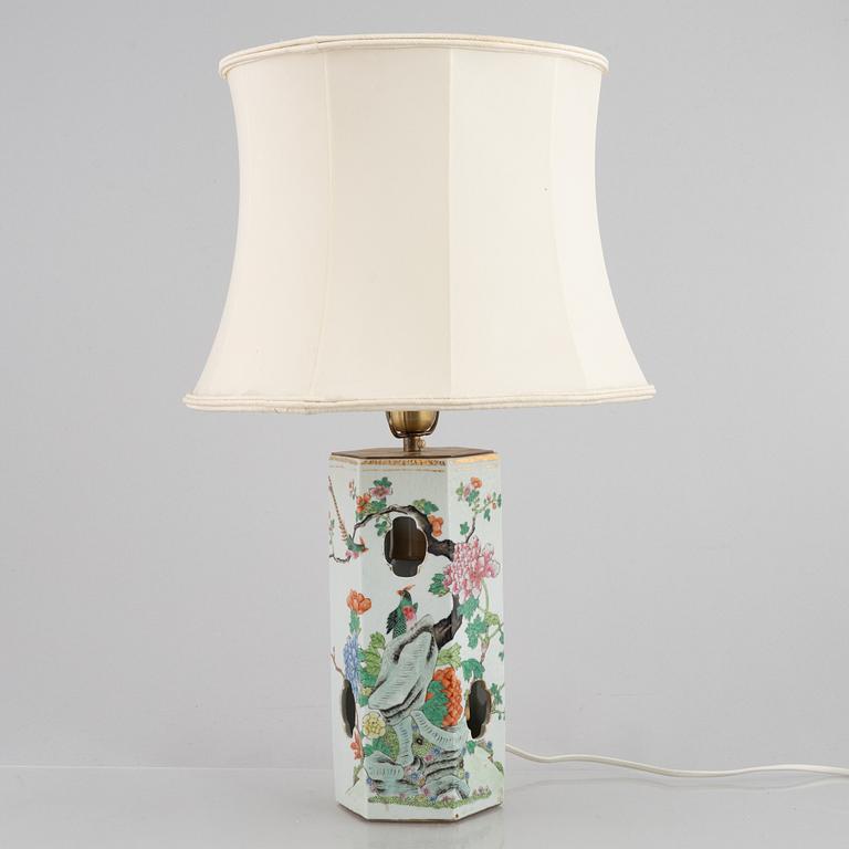 A porcelain hat stand made into a table lamp, China, early 20th century.