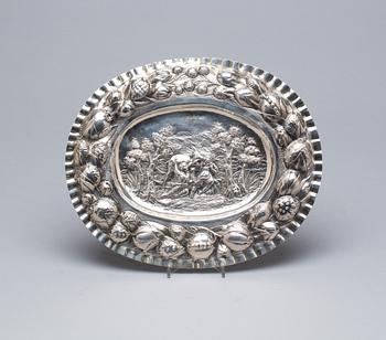 PRESENTERFAT, silver, barockstil 1800-tal. Ca 340gr.
