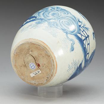 A blue and white Transitional jar, 17th Century.