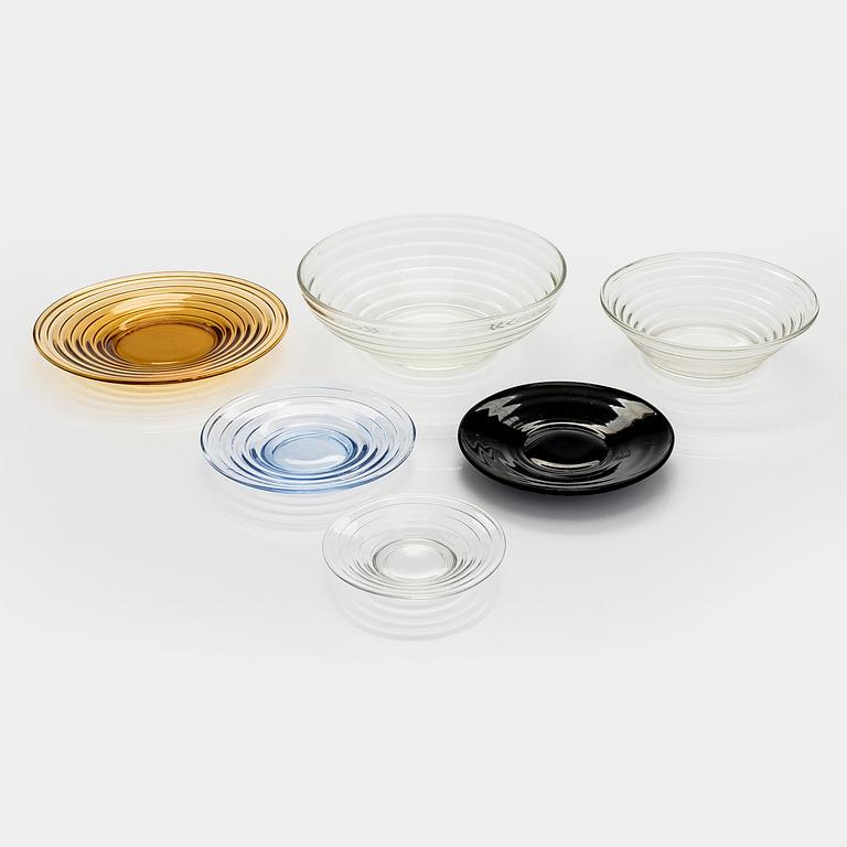 Aino Aalto, two glass bowls and four plates "Bölgeblick" for Karhula Glassworks, 1930s.