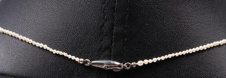 PÄRLCOLLIER, metalllås, 1900-talets första hälft.