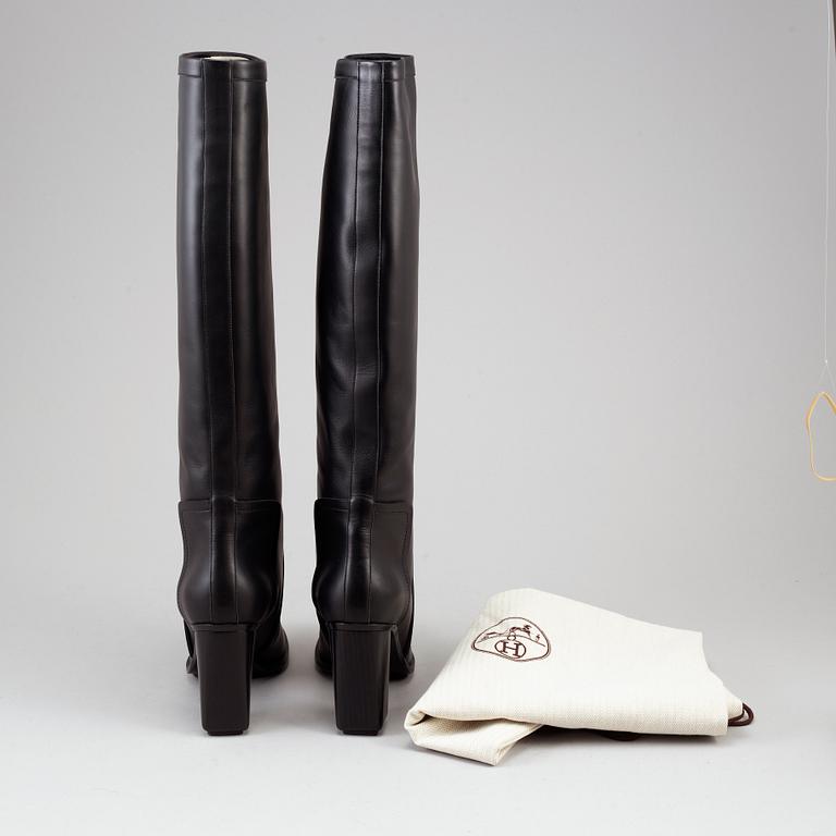 HERMÈS, a pair of black leather boots, size 40. 2019.