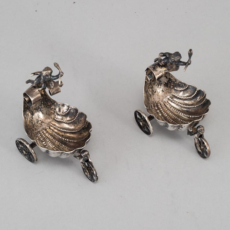 A pair of silver salt cellars, 19th/20th century.