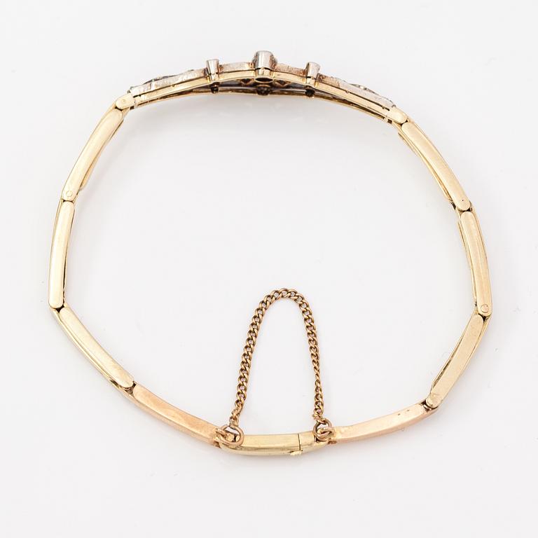 A 14K gold bracelet with old-cut and rose-cut diamonds ca. 1.00 ct in total. St. Petersburg, turn of the 20th century.