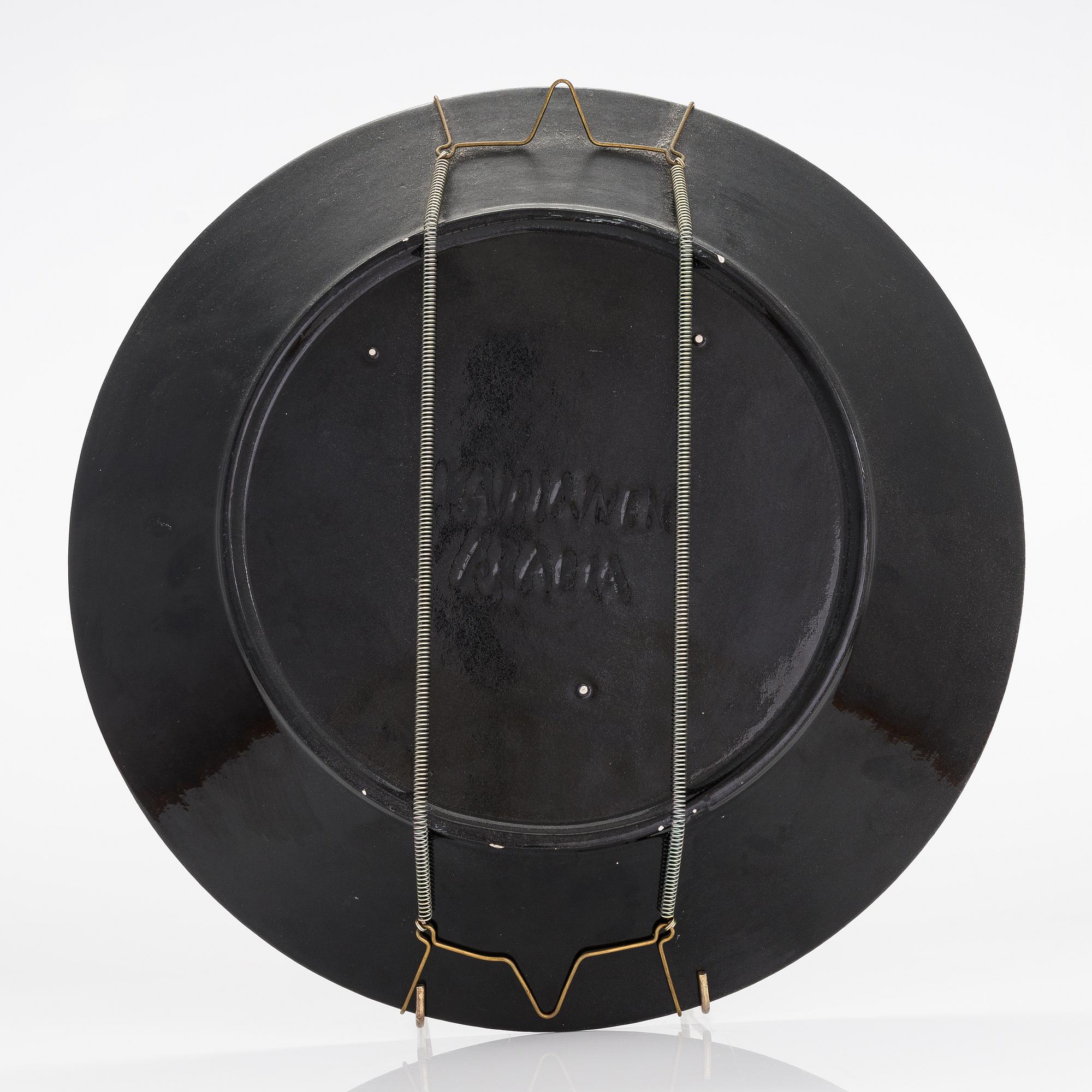 Birger Kaipiainen, a decorative ceramic plate signed Kaipiainen Arabia.