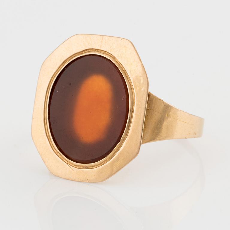 Ring, 18K gold with carnelian, Finland 19th century.