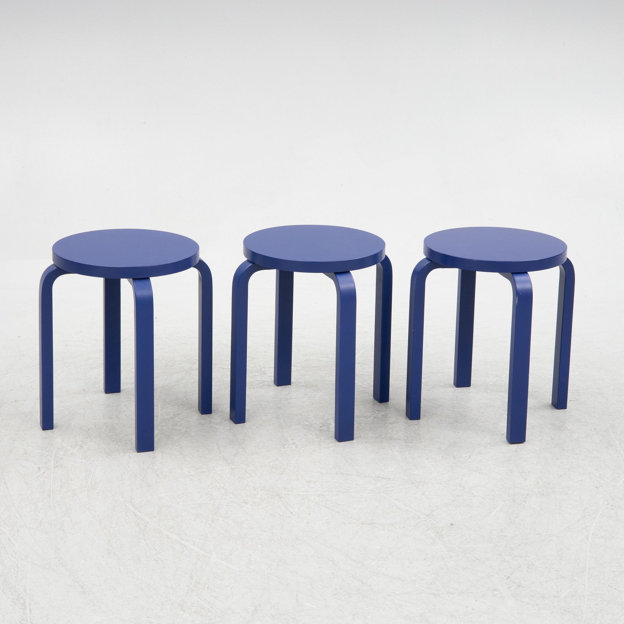 Alvar Aalto, pallar, 3 st, modell 60, Artek, Finland 2011.