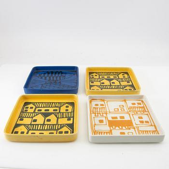 Four pieces of plates.