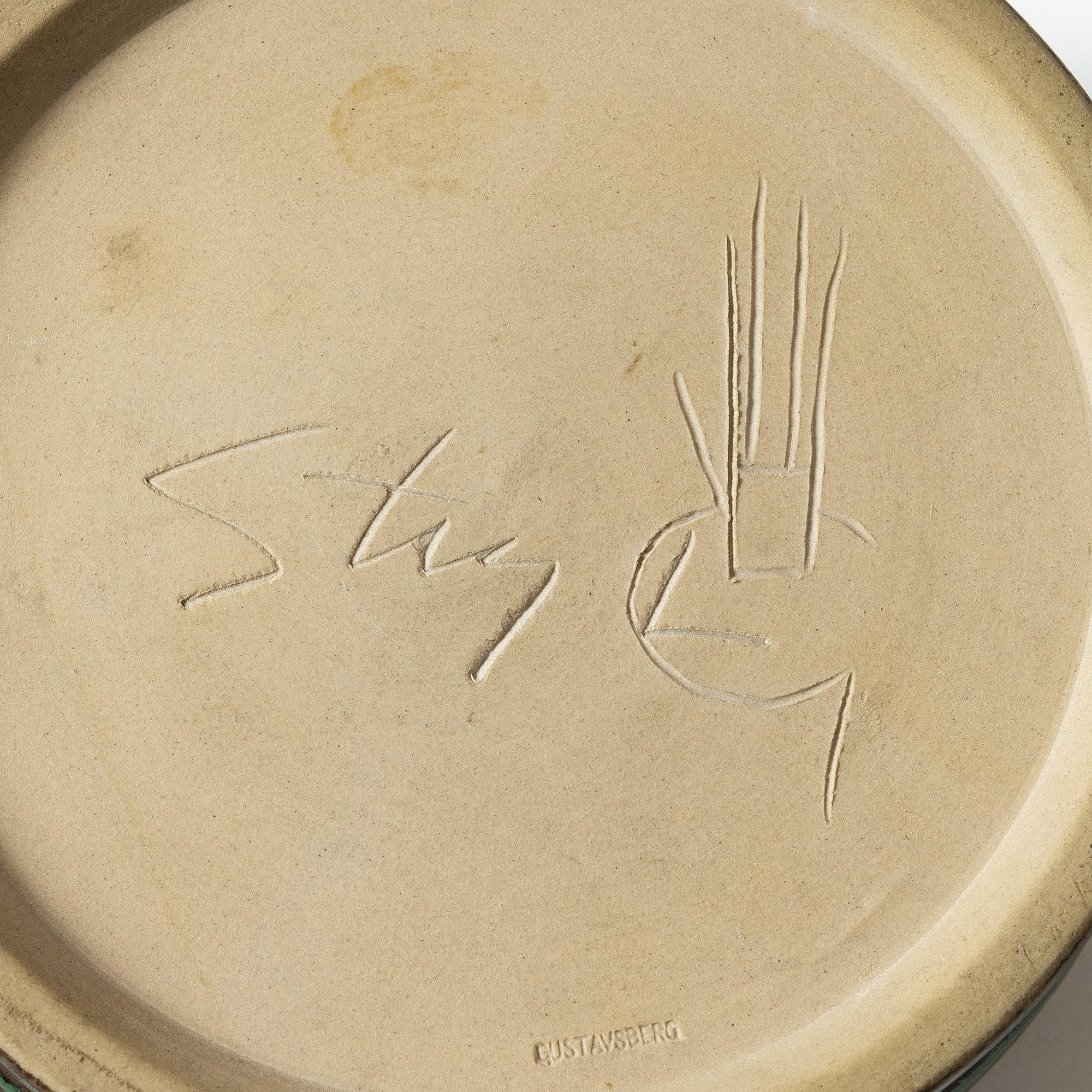 Stig Lindberg, a stoneware dish, Gustavsberg Studio 1964.